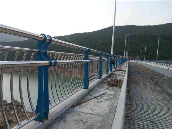 淄博不锈钢桥梁护栏的特点及其在桥梁安全中的重要作用