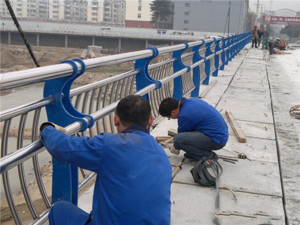 淄博不锈钢桥梁护栏除锈维护的重要性及其方法