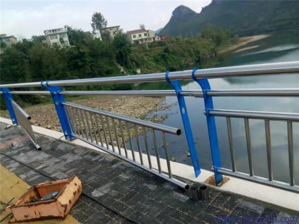 淄博不锈钢复合管护栏是一种卓越的防护材料